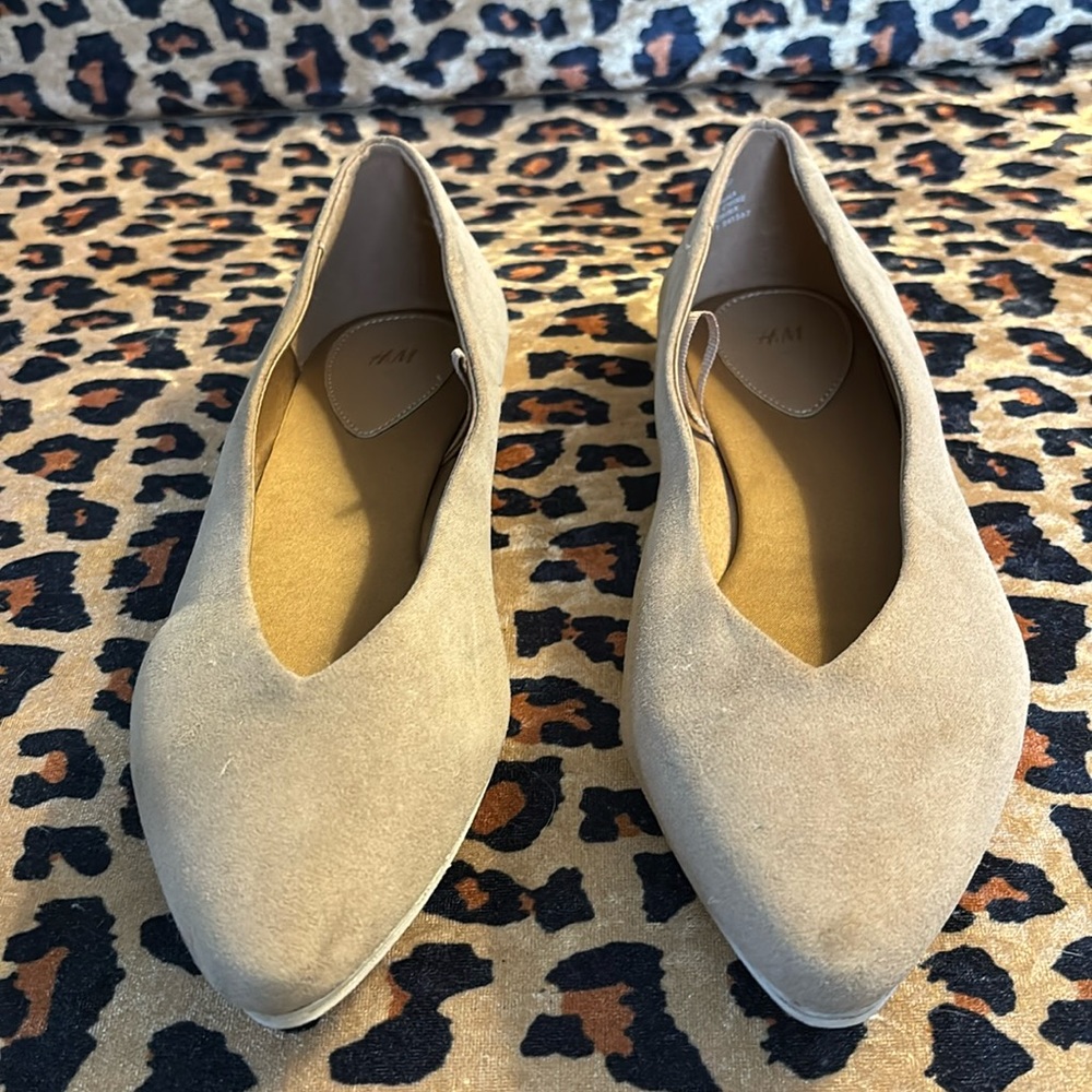 H&M beige flats size 6
